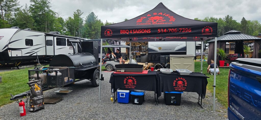 Abri pop-up, tente, canopy tent, format de 10x10 personnalisée avec une toile et une structure de qualité supérieure. BBQ 4 SAISONS