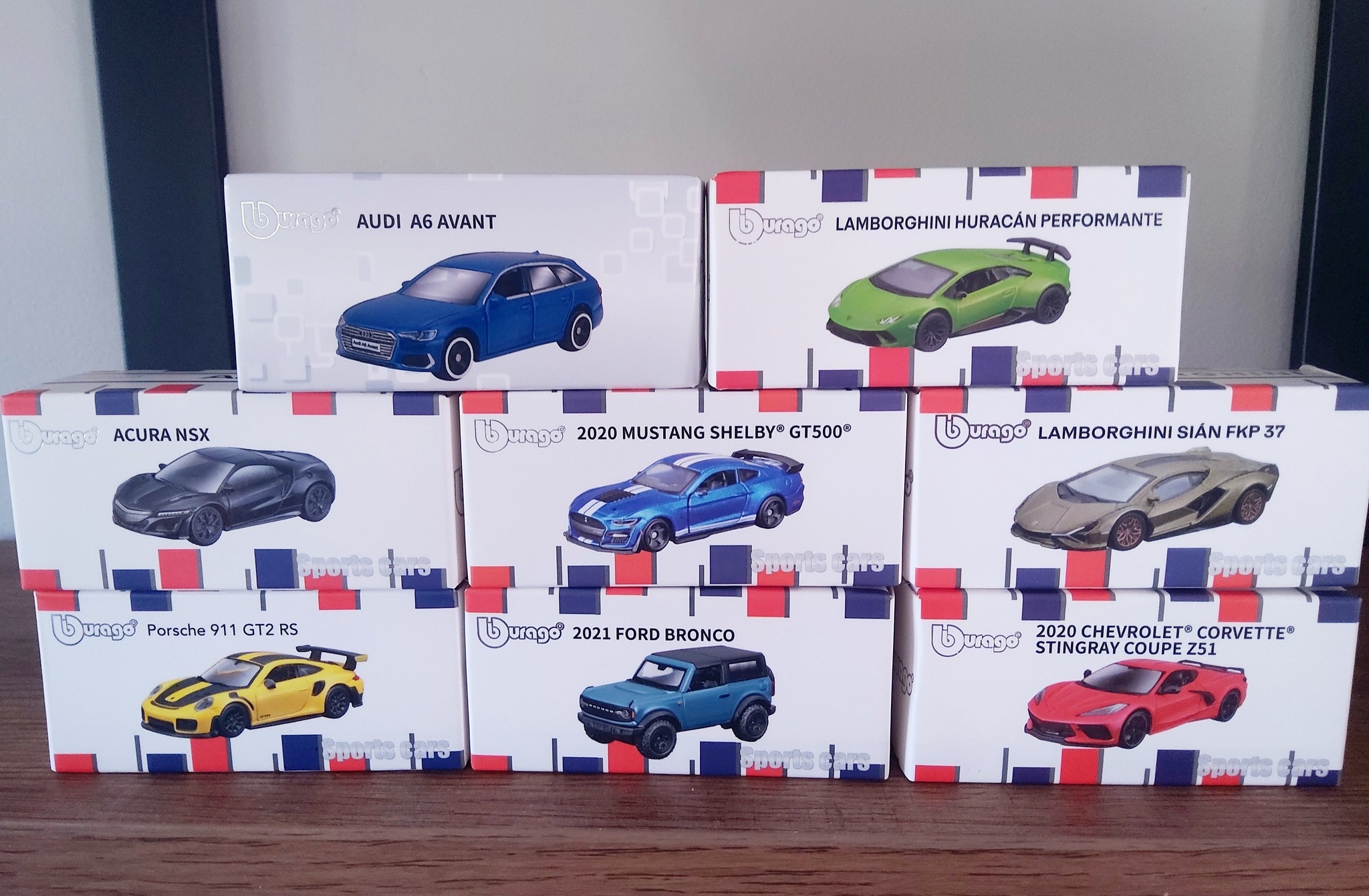Petite voiture 1:64 de collection.