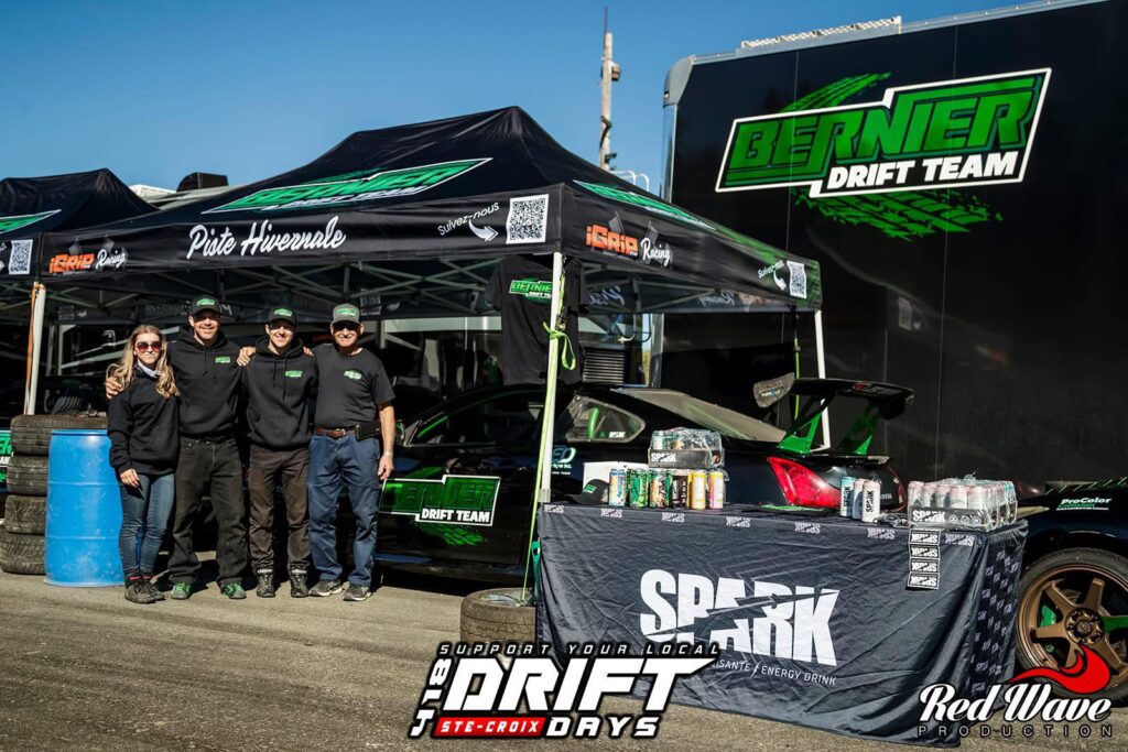 Abri de 10x20 personnalisé pour l'équipe de Bernier Drift Team pour la piste de course de Drift hivernale.