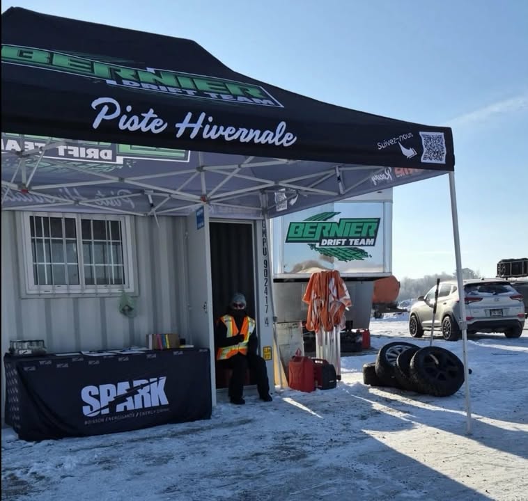 Abris Pop-up, tente format de 10x20 SD Heavy Duty pour Bernier Drift Team. Impression en couleur HD et personnalisée.