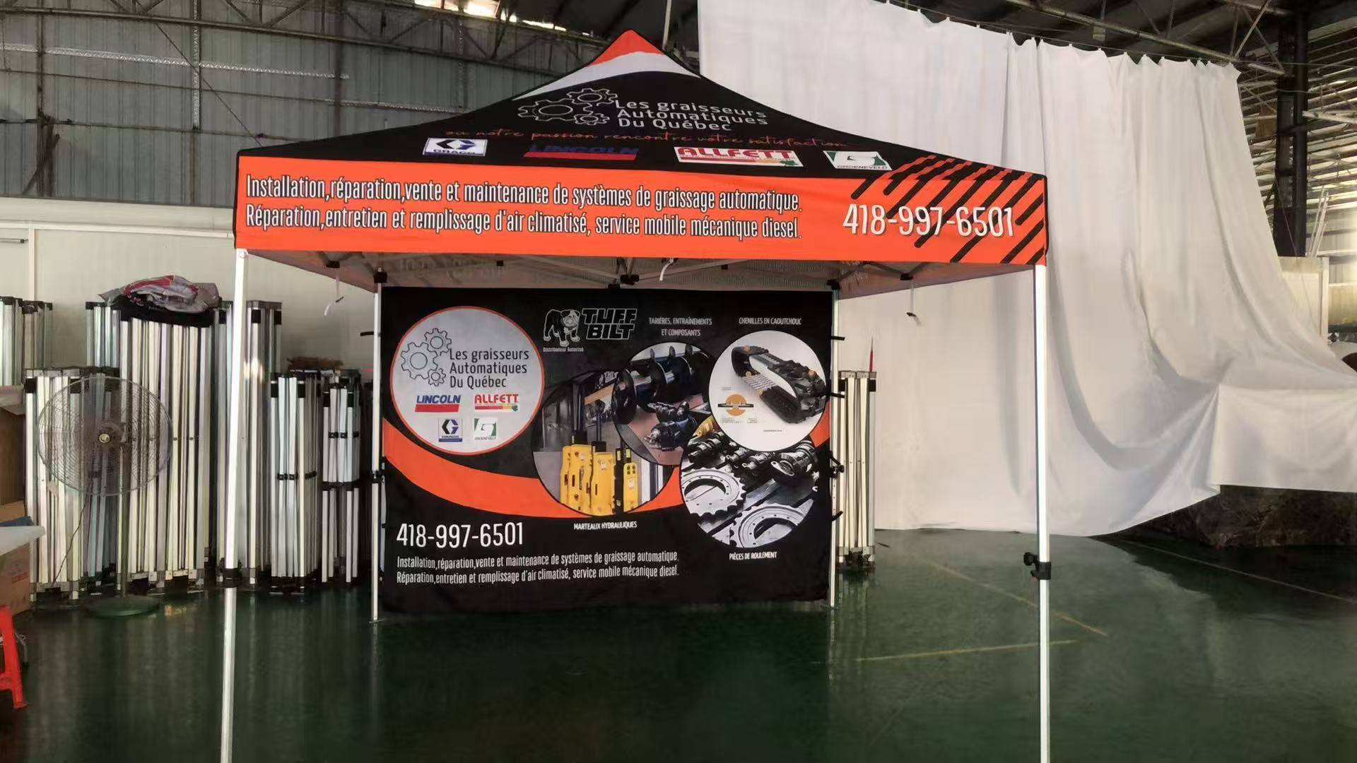 Abri pop-up, canopy tent 10x10 avec mûr de fond personnalisé au Québec.