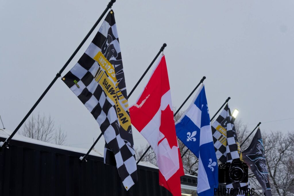 Drapeaux personnalisés avec impression haute définition au Québec